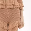 Mini shorts con volantes en punto de crochet