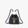 Mochila pequeña de pulsera en piel granulada Mochila pequeña de pulsera en piel granulada