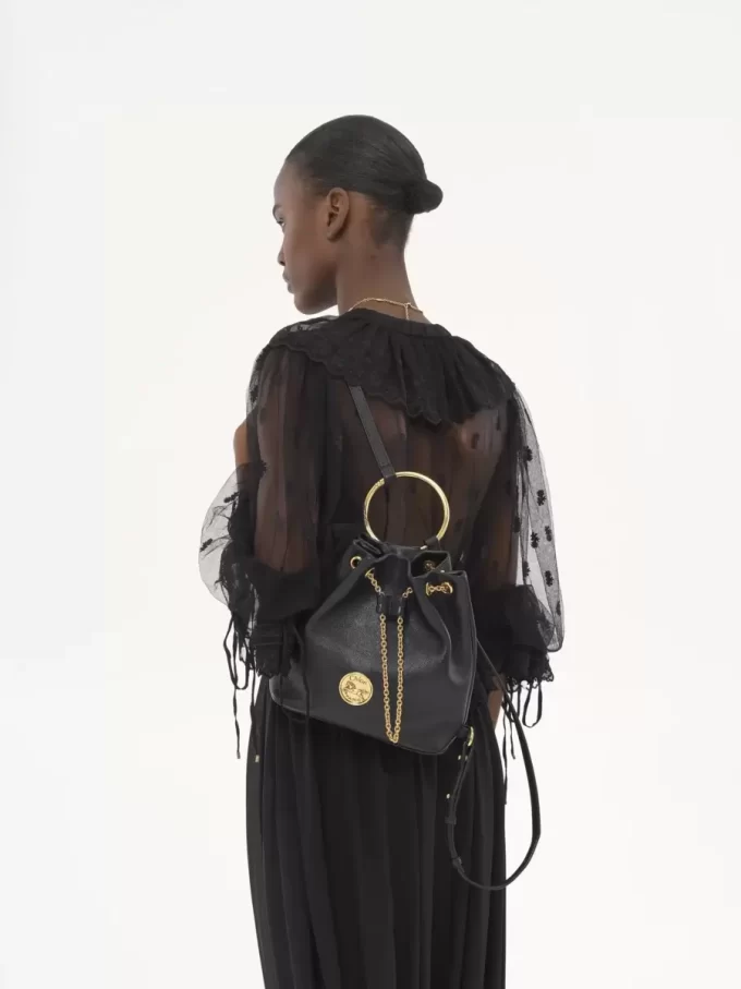 Mochila pequeña de pulsera en piel granulada Mochila pequeña de pulsera en piel granulada