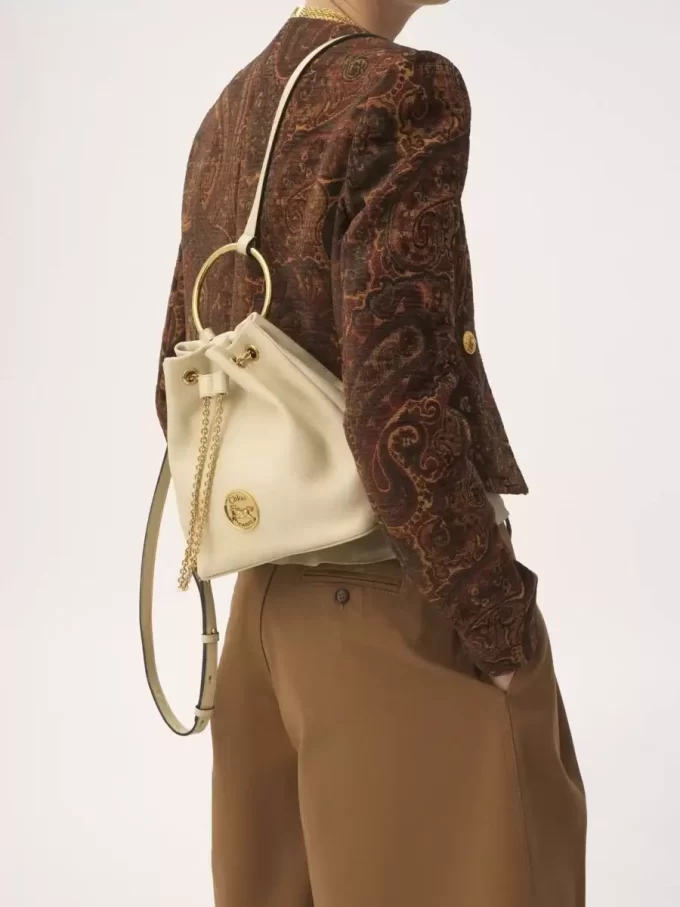 Mochila pequeña de pulsera en piel granulada Mochila pequeña de pulsera en piel granulada