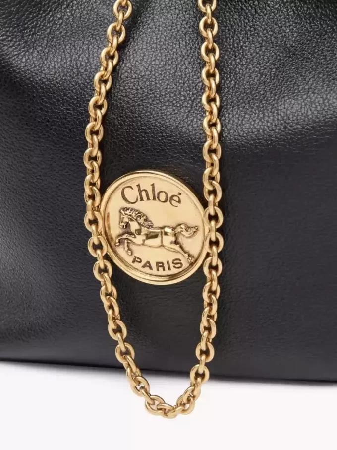 Mochila pequeña de pulsera en piel granulada Mochila pequeña de pulsera en piel granulada