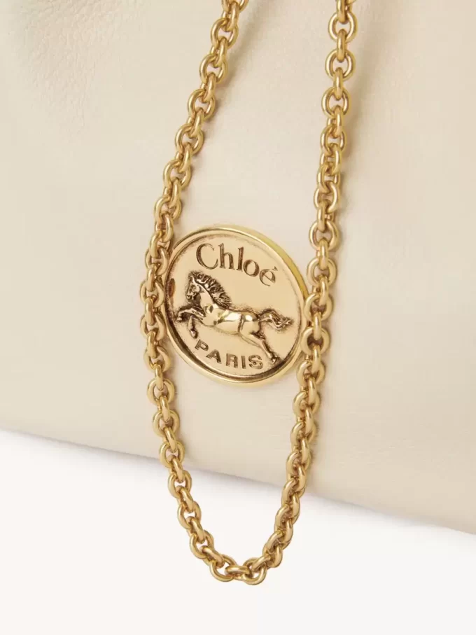 Mochila pequeña de pulsera en piel granulada Mochila pequeña de pulsera en piel granulada