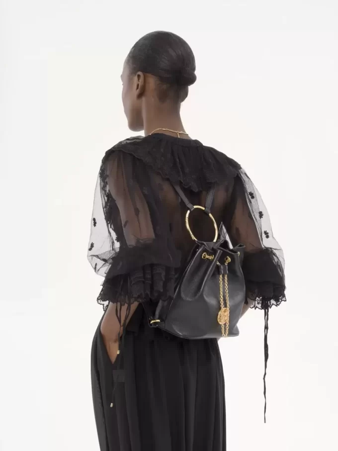 Mochila pequeña de pulsera en piel granulada Mochila pequeña de pulsera en piel granulada