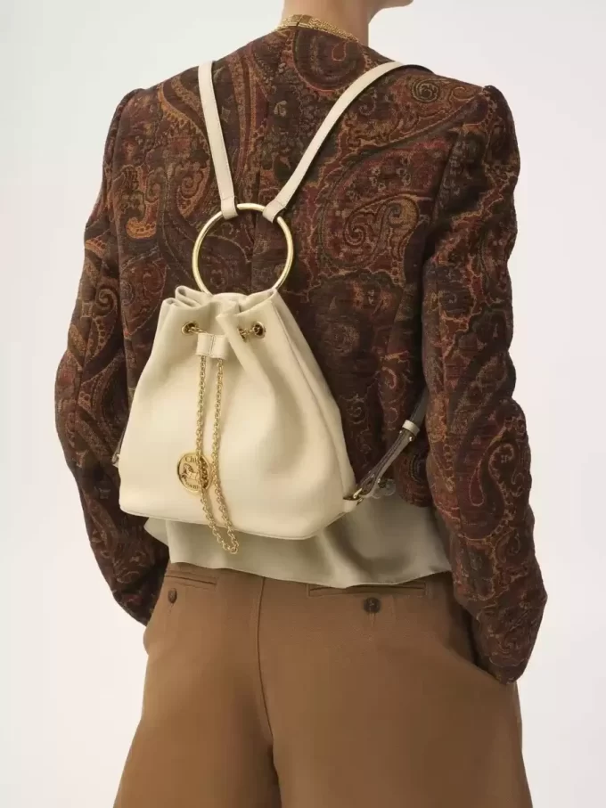 Mochila pequeña de pulsera en piel granulada Mochila pequeña de pulsera en piel granulada