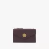 Monedero pequeño tipo sobre con ranuras para tarjetas en piel granulada Monedero pequeño tipo sobre con ranuras para tarjetas en piel granulada