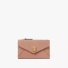 Monedero pequeño tipo sobre con ranuras para tarjetas en piel granulada Monedero pequeño tipo sobre con ranuras para tarjetas en piel granulada