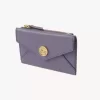 Monedero pequeño tipo sobre con ranuras para tarjetas en piel granulada Monedero pequeño tipo sobre con ranuras para tarjetas en piel granulada