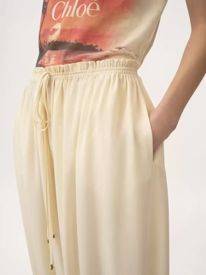 Pantalón fluido cropped de crepé de China