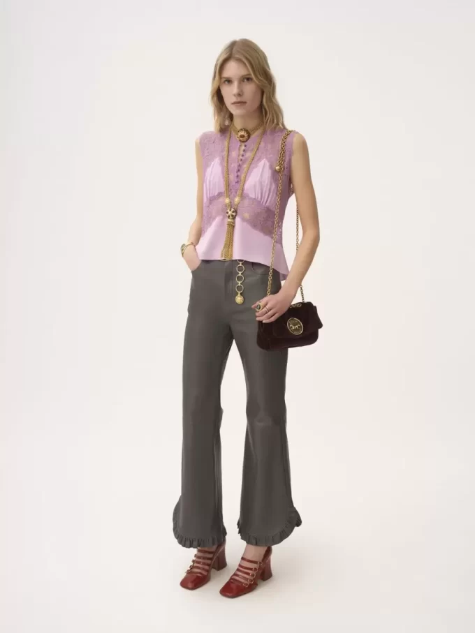 Pantalones acampanados con volantes en piel Pantalones acampanados con volantes en piel