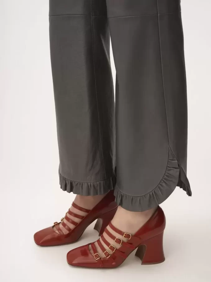 Pantalones acampanados con volantes en piel Pantalones acampanados con volantes en piel