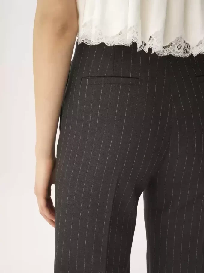 Pantalones bootcut entallados de lana