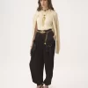 Pantalones cargo fluidos en satén de seda Pantalones cargo fluidos en satén de seda