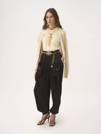 Pantalones cargo fluidos en satén de seda