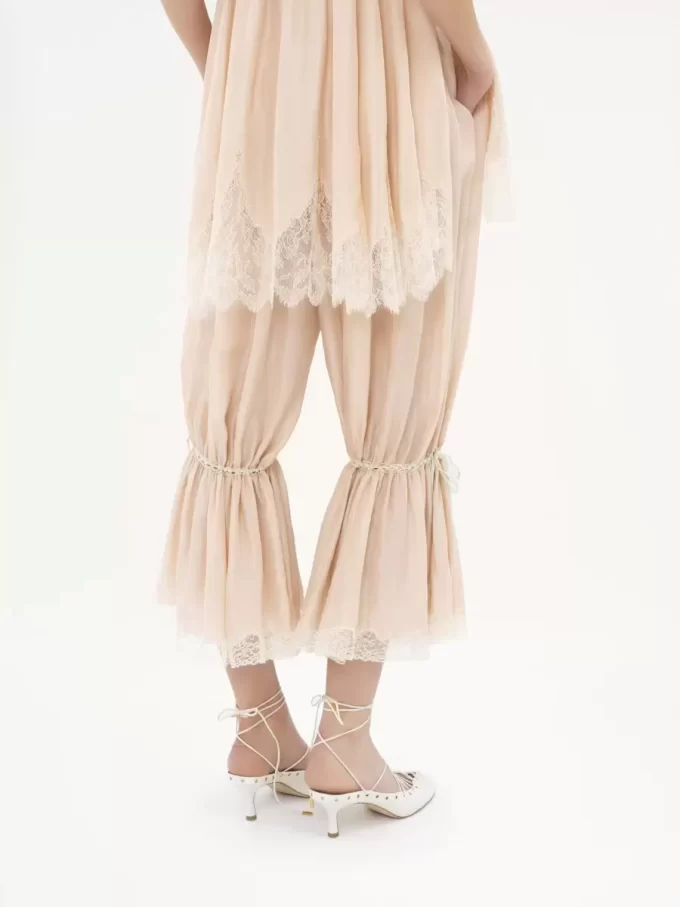 Pantalones fluidos cropped en pongé de seda lavada y encaje