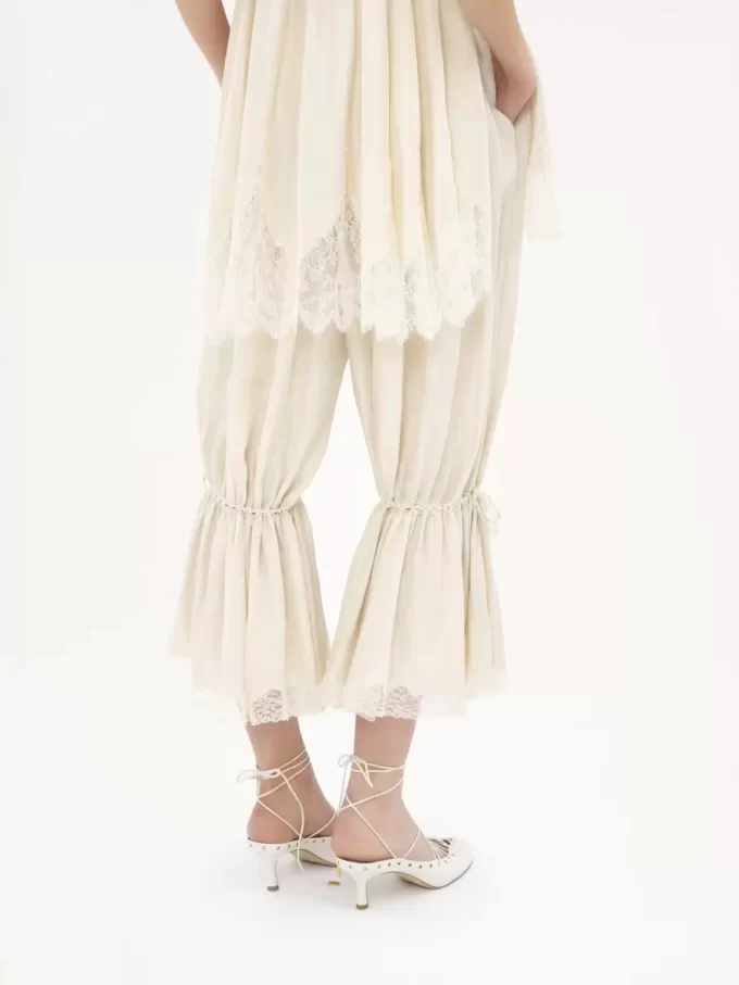 Pantalones fluidos cropped en pongé de seda lavada y encaje