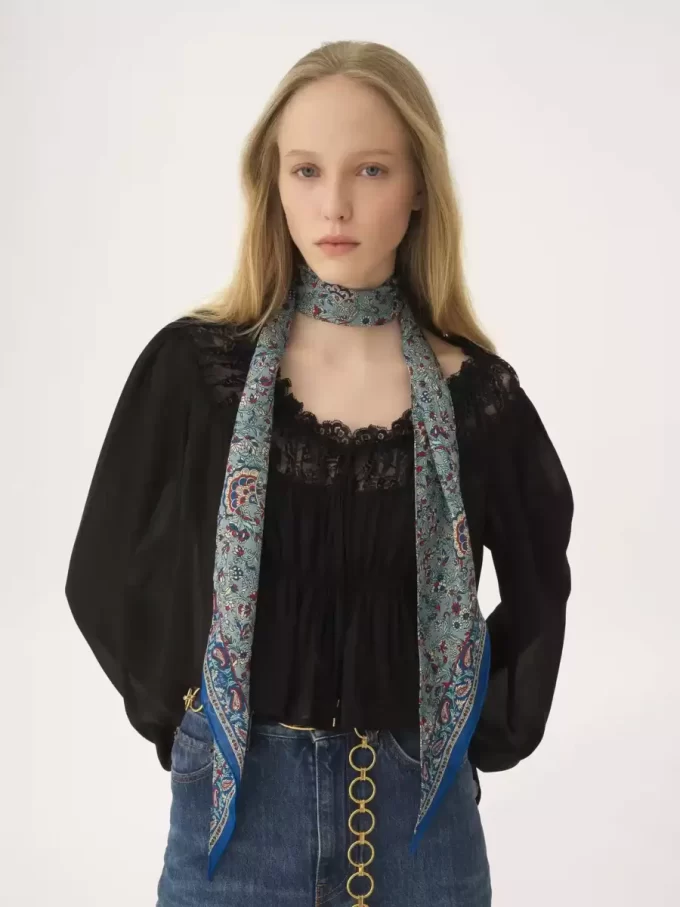 Pañuelo bandeau The Chloé Paisley en charmeuse de seda
