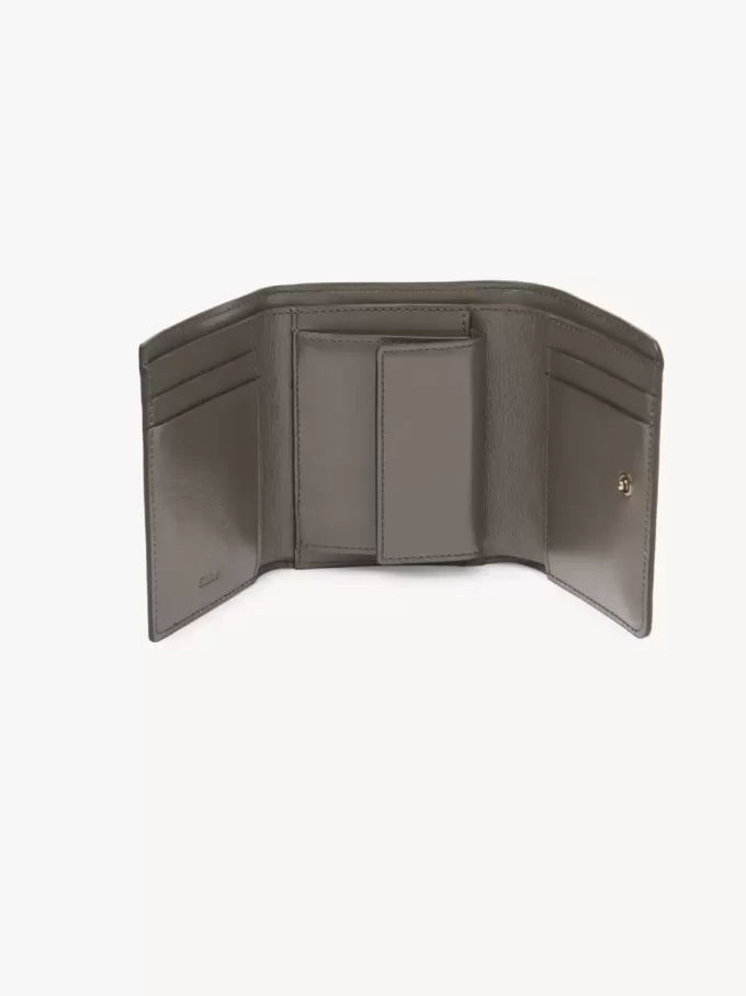 Pequeño bolso Chloé Iconic de tres pliegues con bolsillo para monedas en piel brillante