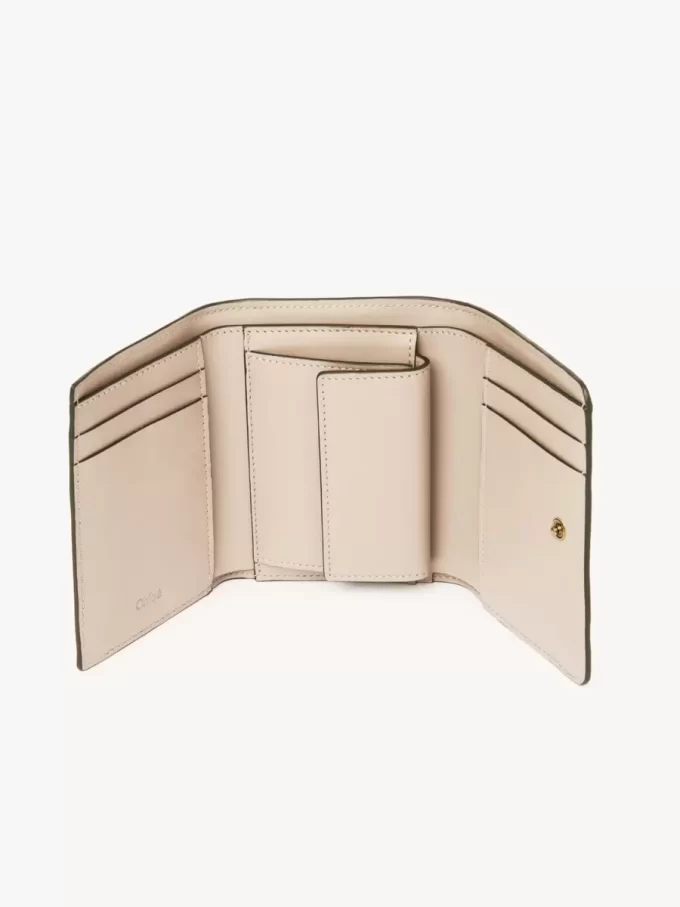 Pequeño bolso Chloé Iconic de tres pliegues con bolsillo para monedas en piel brillante