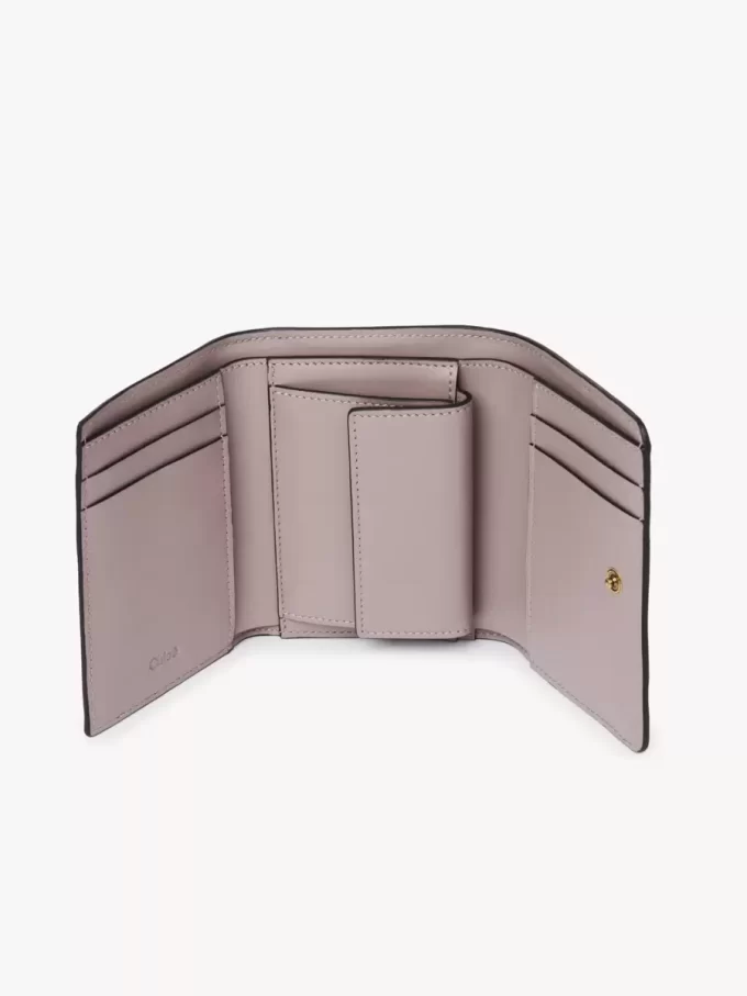 Pequeño bolso Chloé Iconic de tres pliegues con bolsillo para monedas en piel brillante