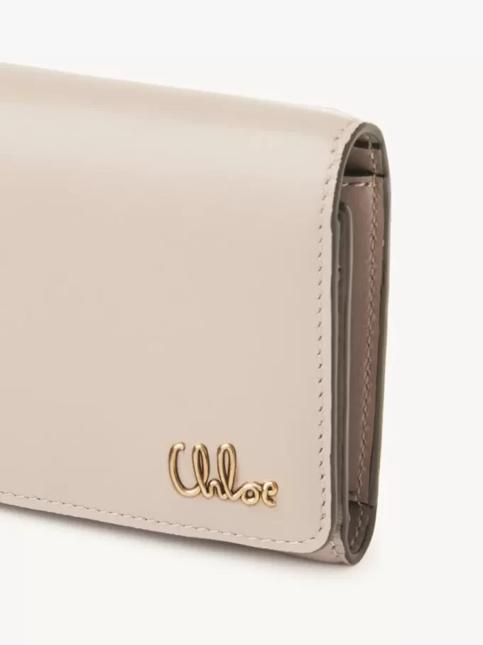 Pequeño bolso Chloé Iconic de tres pliegues con bolsillo para monedas en piel brillante