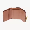 Pequeño cuaderno tríptico con alfabeto en piel brillante Pequeño cuaderno tríptico con alfabeto en piel brillante