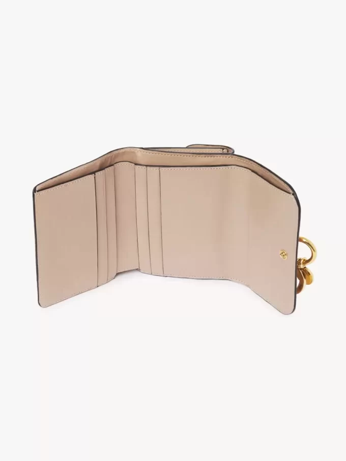 Pequeño cuaderno tríptico con alfabeto en piel brillante Pequeño cuaderno tríptico con alfabeto en piel brillante