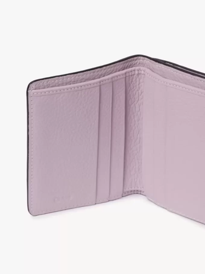 Pequeño cuaderno tríptico con alfabeto en piel granulada Pequeño cuaderno tríptico con alfabeto en piel granulada
