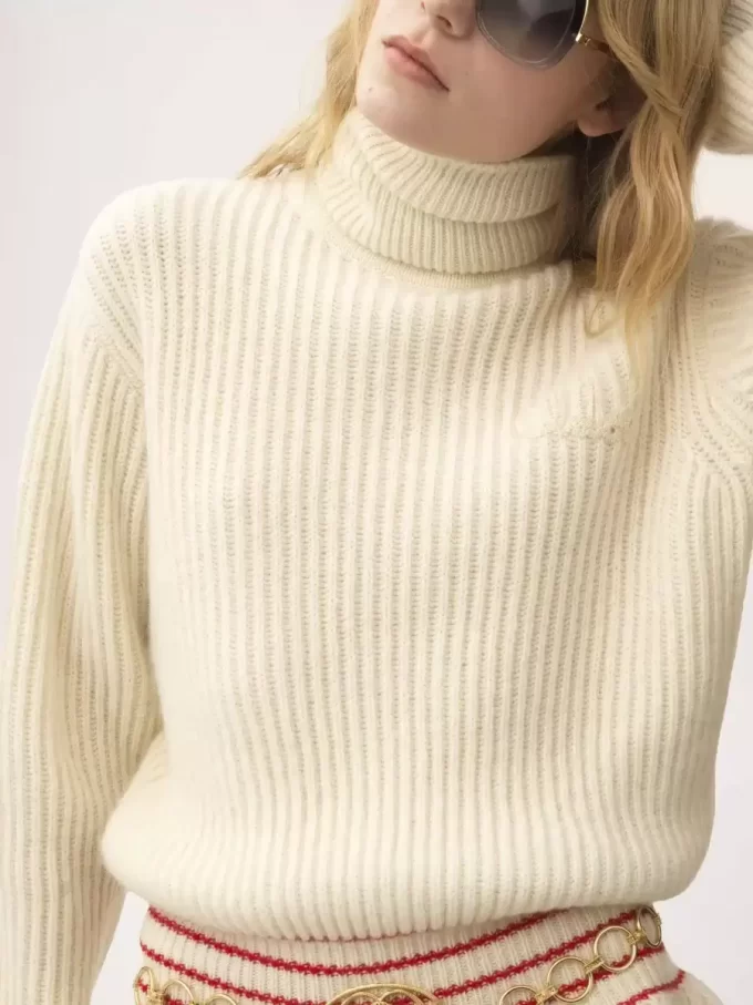 Suéter de cuello alto con logotipo de gran tamaño en punto de lana y mohair Suéter de cuello alto con logotipo de gran tamaño en punto de lana y mohair