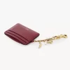 Tarjetero Chloé Charms en piel granulada