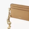 Tarjetero Chloé Charms en piel granulada