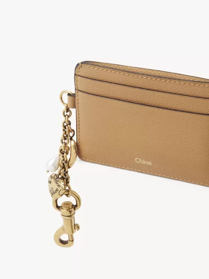 Tarjetero Chloé Charms en piel granulada