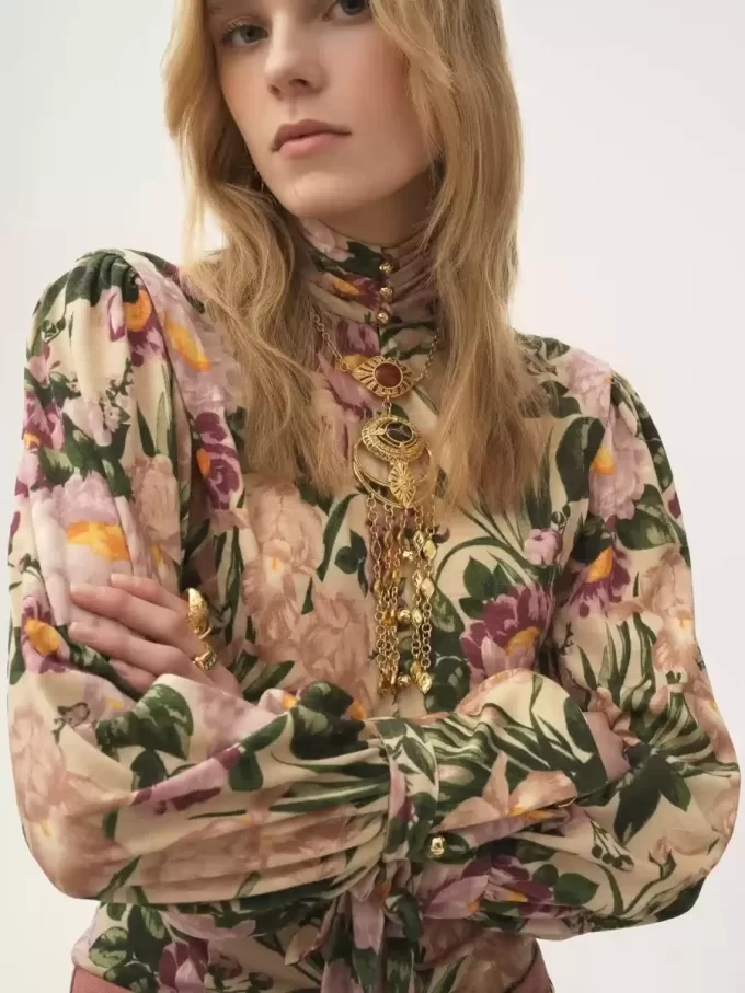 Top de cuello alto abotonado en jersey de lana Top de cuello alto abotonado en jersey de lana