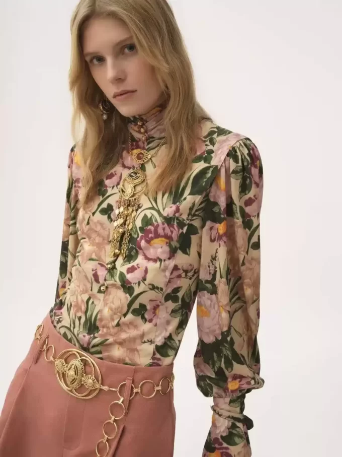 Top de cuello alto abotonado en jersey de lana Top de cuello alto abotonado en jersey de lana