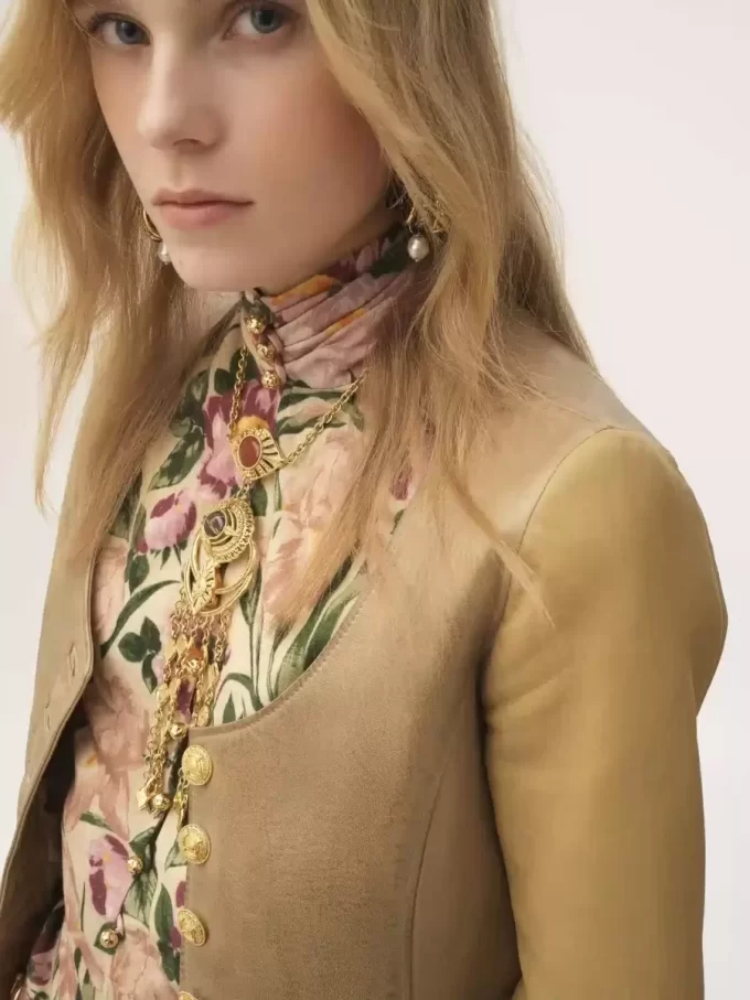 Top de cuello alto abotonado en jersey de lana Top de cuello alto abotonado en jersey de lana
