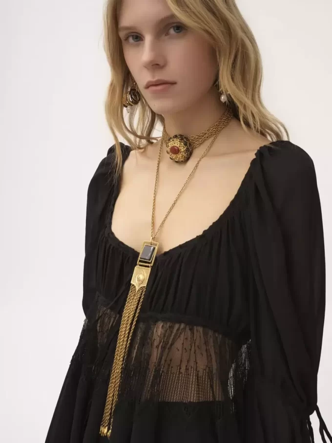 Top de cuello redondo con mangas abullonadas en georgette de seda y encaje Top de cuello redondo con mangas abullonadas en georgette de seda y encaje