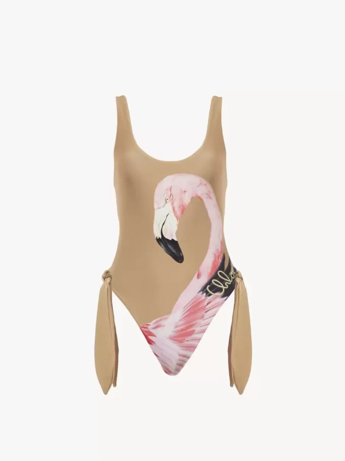 Traje de baño de una pieza con cortes
