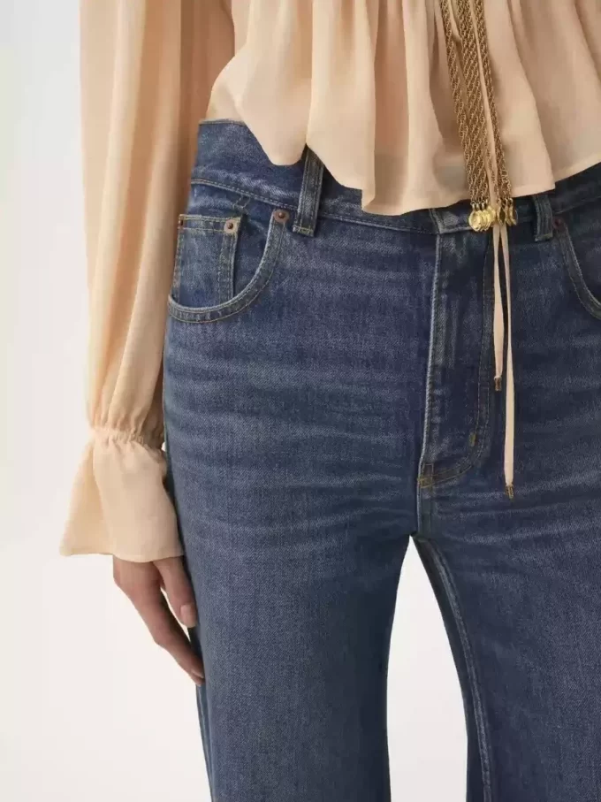 Vaqueros acampanados de tiro alto en denim Vaqueros acampanados de tiro alto en denim