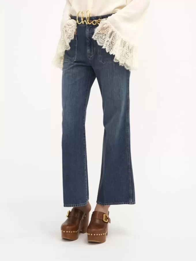 Vaqueros bootcut cropped en denim Vaqueros bootcut cropped en denim