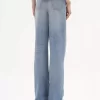 Vaqueros de tiro alto y pierna ancha en denim