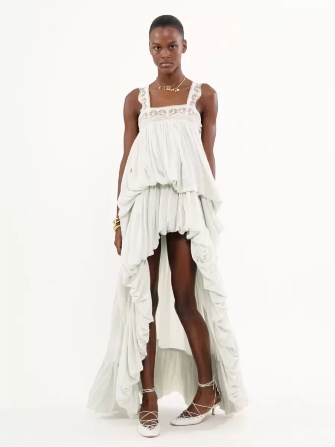 Vestido con volantes altos y bajos en habotai de seda y encaje Vestido con volantes altos y bajos en habotai de seda y encaje