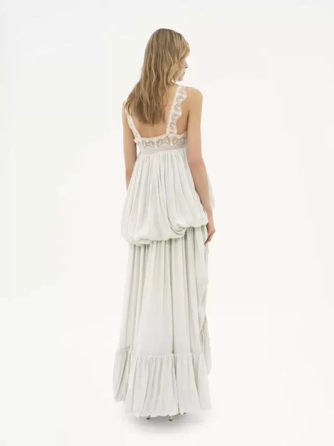 Vestido con volantes altos y bajos en habotai de seda y encaje Vestido con volantes altos y bajos en habotai de seda y encaje