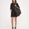 Vestido corto tipo capa en crepé de viscosa