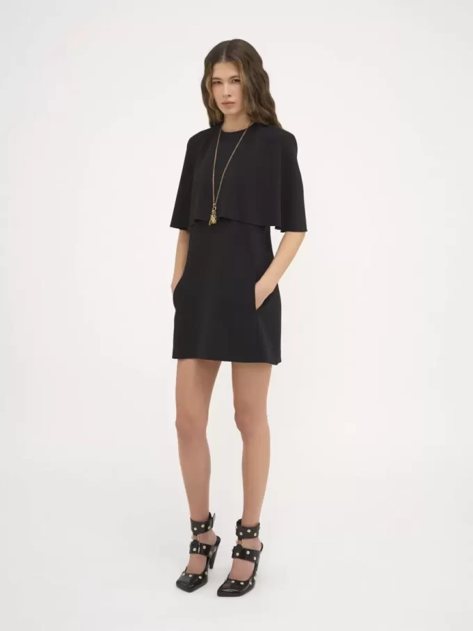 Vestido corto tipo capa en crepé de viscosa