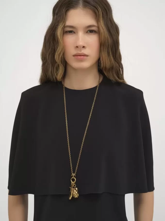 Vestido corto tipo capa en crepé de viscosa