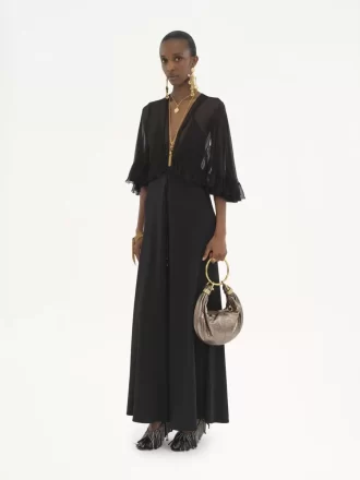 Vestido largo con escote en pico en crepé satinado