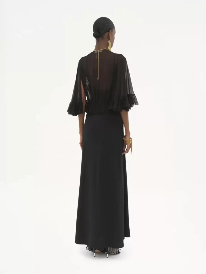 Vestido largo con escote en pico en crepé satinado Vestido largo con escote en pico en crepé satinado