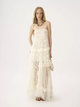 Vestido largo de tirantes finos en encaje bordado