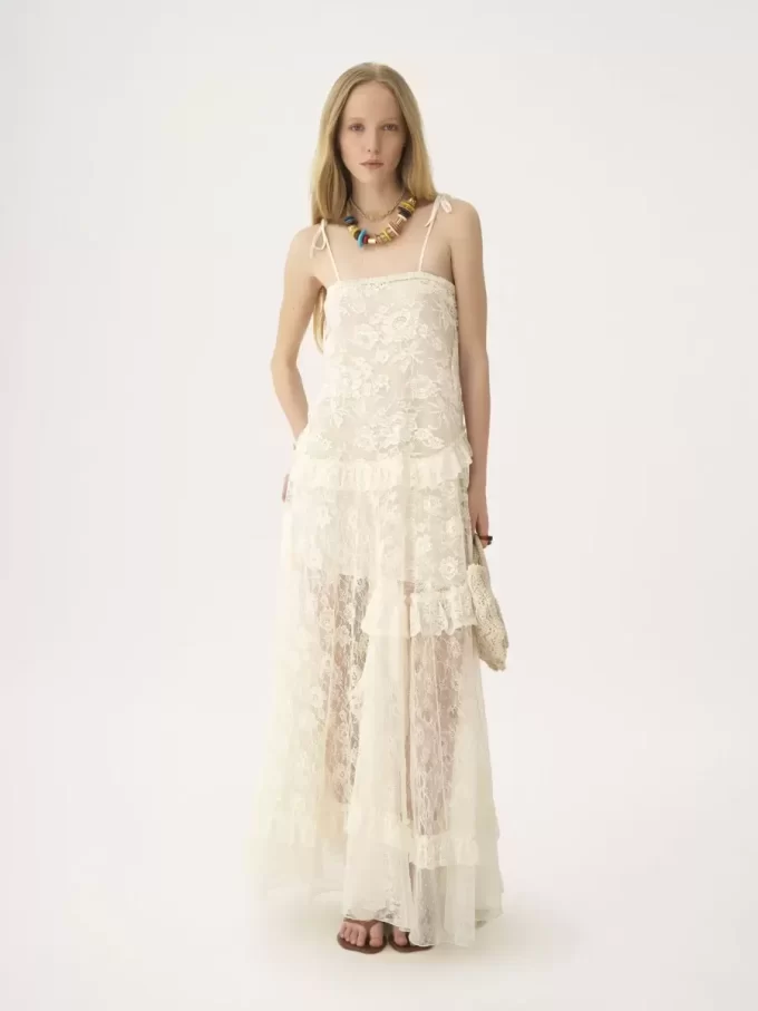 Vestido largo de tirantes finos en encaje bordado