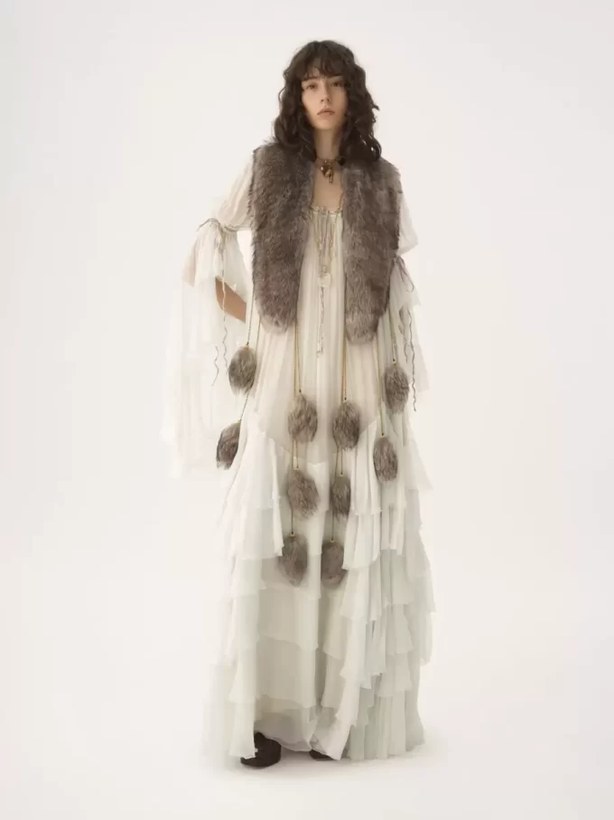 Vestido largo oversize con volantes en muselina de seda