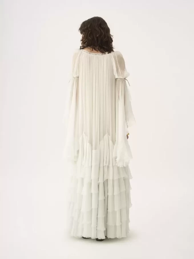 Vestido largo oversize con volantes en muselina de seda